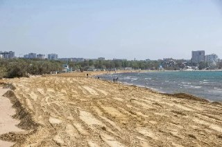 ⚡️ Количество открытых в Анапе пляжей выросло до 83. Экологи заметили утечку мазута с затопленного у берегов Анапы танкераУже 83 пляжа в Анапе получили разрешение на открытие пляжного сезона, еще 14 проходят проверку, сообщили в региональном правительстве.
