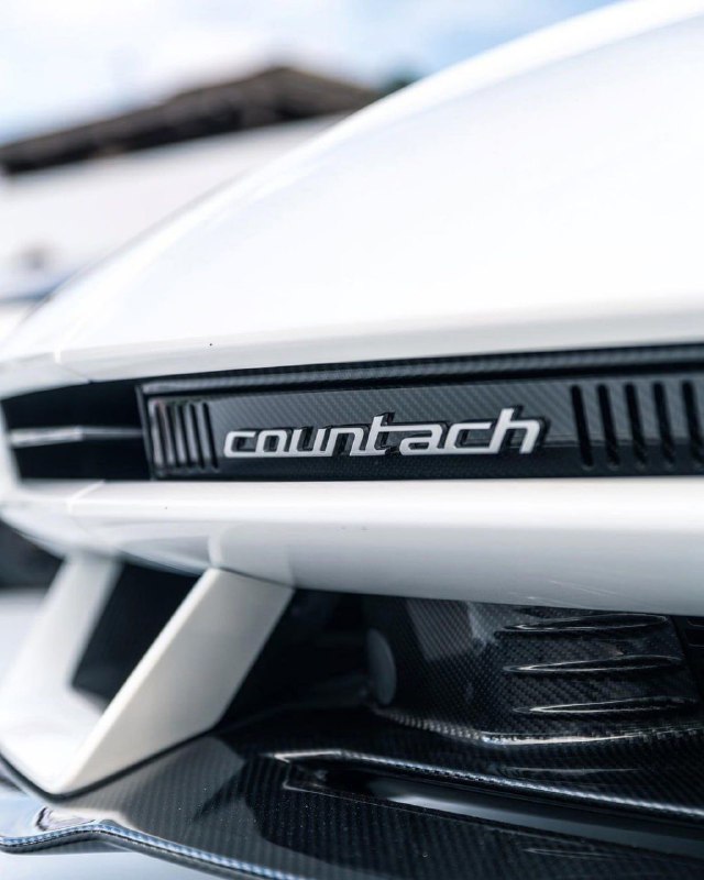 Lamborghini Countach LPI 800-4 4