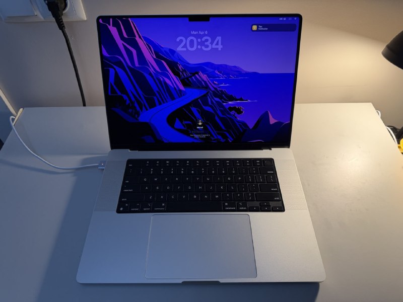 Apple MacBook Pro 16.2" M4 Max  36 GB/1 TB, Silver — фото 1