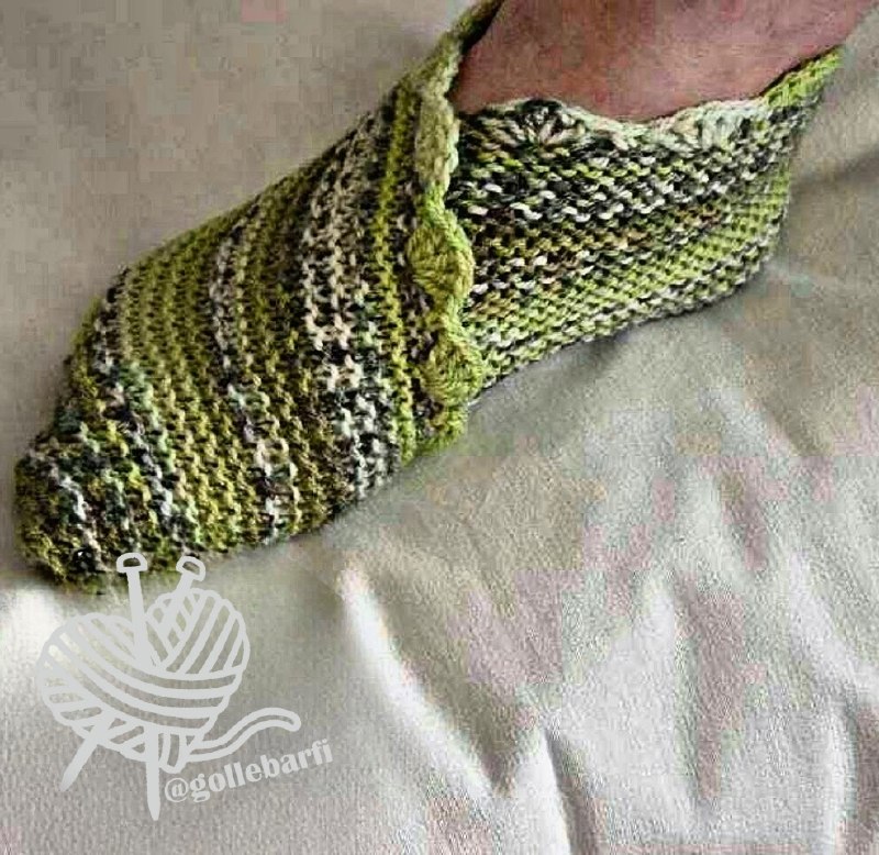 @ 🧶بافتنی: ‍ آموزش بافت #پاپوش_ساده👆این #پاپوش بسیار آسون و راحت بافته میشه که با تا کردن و دوختن شکل میگیره طرز بافتبا رنگ سیاه 70