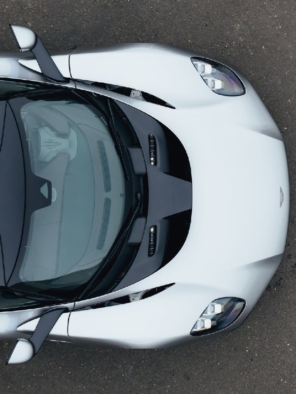 Первый среднемоторный суперкар Aston Martin 4