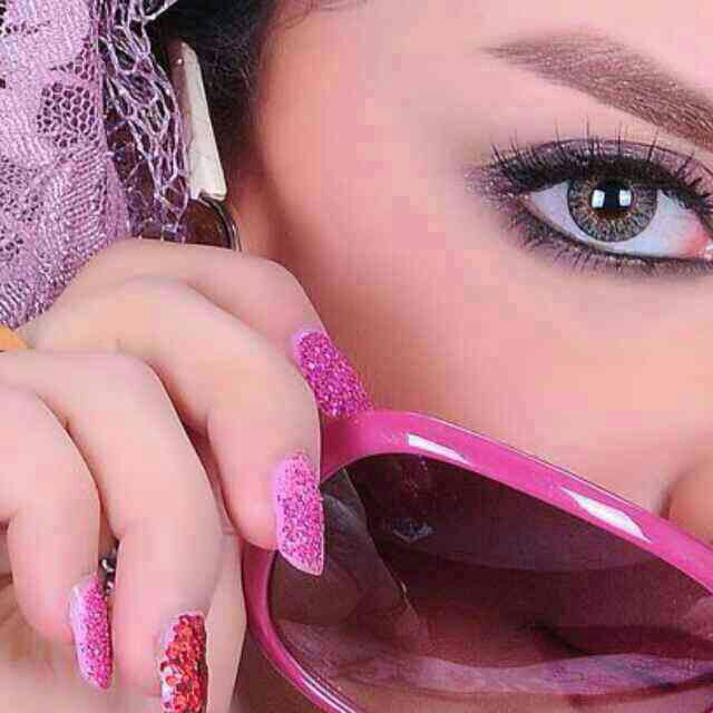 ✔️👈 بََََِِِِِـرتِِِِِِِِِِـََََریََََِِِِِِِِنـََََِِِِِِِِهـٍََََِِِِِِِـاََََِِِِِِِِ 👉✔️: شال قرمز برسرت "ابرو"حنایی کرده ای😒لـــ💋ــــب اناری، سایه آبی، مو طلایی کرده ای👩دزدکی از زیر عینک "هی" نگاهم میکنی👀با چن