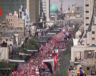 🎦 תגובת התקשורת לקבורת גופתו של מנהיג האומה ההרוג במשהד