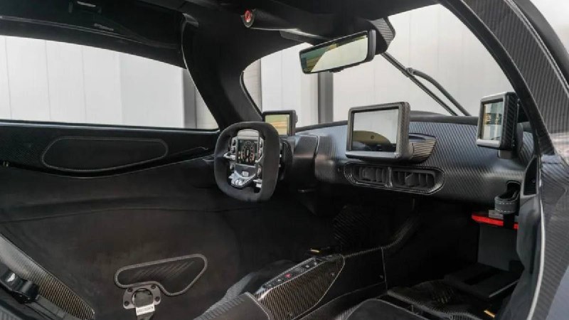 Гиперкар Aston Martin Valkyrie выставили на продажу за ₽475 миллионов. 3