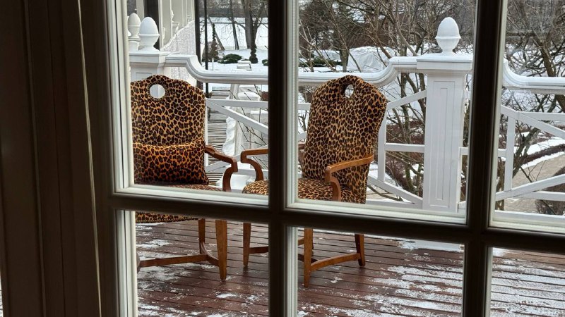 Съездила в Москву одним днем к невероятной женщине — Наталье Давыдовой, известной как Тетя Мотя 🌹Сделали предновогоднюю съемку смешав Русь и Вивьен Вествуд. Очень жду результат!Уже в Питере — делаю лучшие стрижки в уходящем году!Появилась пара окон: 