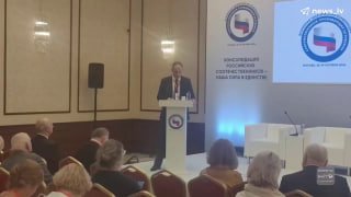 והשאלה השנייה שעלתה במהלך הנאום במדור "סוגיות של הגנה על זכויות ואינטרסים של בני ארצם" הייתה כמובן האסירים…