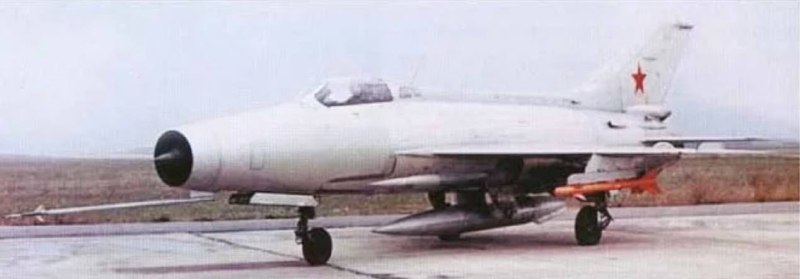 ב-31 באוקטובר 1959 טייס הניסוי גאורגי קונסטנטינוביץ' מוסולוב קבע שיא מהירות עולמי מוחלט של 2387.48 קמ"ש במט…