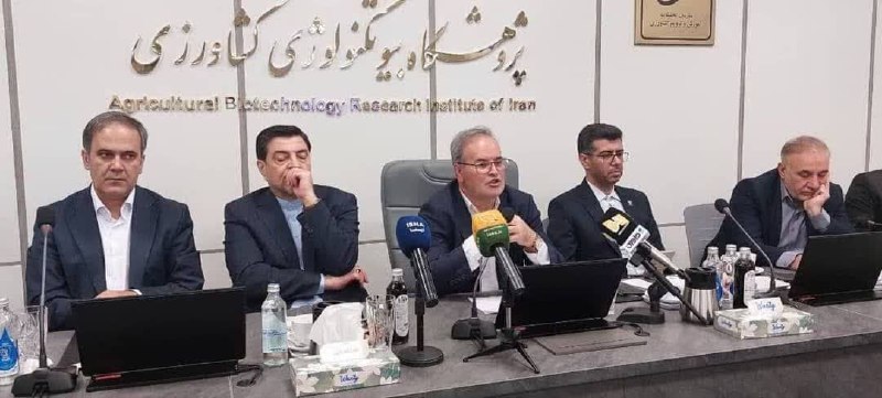 Iran Agriculture News: ♦️伊朗扩大农业外交合作 🔰伊朗农业部将重点加强与邻国以及非洲、东亚国家的农业外交。伊朗外交部表示，将通过经济参赞与农业部门之间加强协调，更好地介绍伊朗农业能力，推动国际农业合作并吸引更多农业领域利益。 zh.maj.ir/Xj4k ↪️e