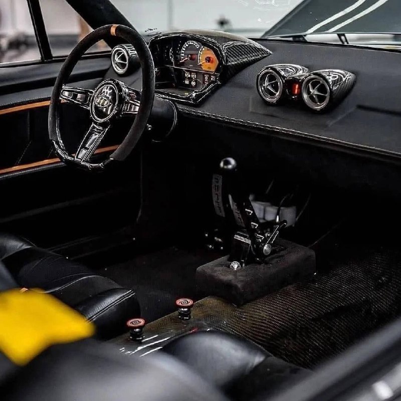 Mustang с двигателем от Ferrari 3