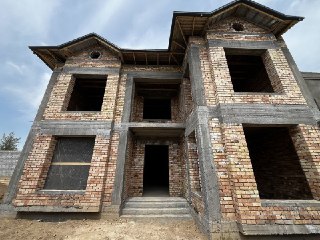 Уч кахрамон участок 5 соток 8 комнат (от поста 1 км)