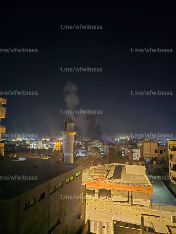 ️🇱🇧🇵🇸🇮🇱 תמונה המציגה את התקיפה האווירית הישראלית על מחנה הפליטים הפלסטיני בורג' אל שימאלי בצור.