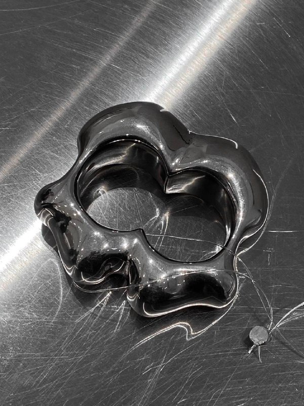 История знакомства с Машей🖤🖤🖤Мы только запустили бренд - сделали первую отгрузку в Poison. По факту, даже не запустили, так как ожидали появления украшений на сайте и в оффлайн. В инстаграме было 0 постов, 0 подписчиков (ну кроме команды конечно) и никаких анонсов.Маша была в Москве по работе, зашла в PD и увидела украшения нового бренда)Поставку только что получили и пока стилисты разбирались с ценами, Машуля примеряла новиночки)))Так у нас появился первый подписчик и взаимная любовь с первого взгляда - сначала знакомство в инсте, потом в Питере, ну и закрутилось завертелось)))Люблю 🖤🖤🖤История знакомства с Машей🖤🖤🖤Мы только запустили бренд - сделали первую отгрузку в Poison. По факту, даже не запустили, так как ожидали появления украшений на сайте и в оффлайн. В инстаграме было 0 постов, 0 подписчиков (ну кроме команды конечно) и никаких анонсов.Маша была в Москве по работе, зашла в PD и увидела украшения нового бренда)Поставку только что получили и пока стилисты разбирались с ценами, Машуля примеряла новиночки)))Так у нас появился первый подписчик и взаимная любовь с первого взгляда - сначала знакомство в инсте, потом в Питере, ну и закрутилось завертелось)))Люблю 🖤🖤🖤