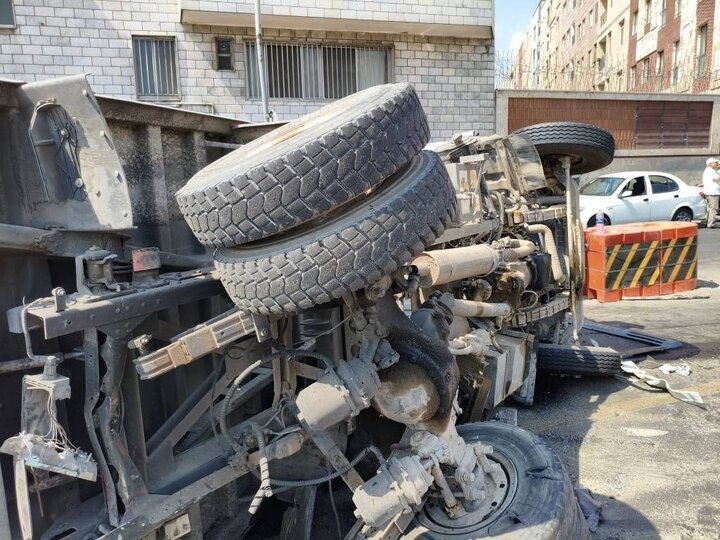 صرفا جهت اطلاع: ❌تصادف زنجیره‌ای ۱۲ خودرو در بزرگراه یادگار امام تهران/ ۵ نفر مصدوم شدندسخنگوی سازمان آتش‌نشانی تهران:تصادف زنجیره‌ای یک