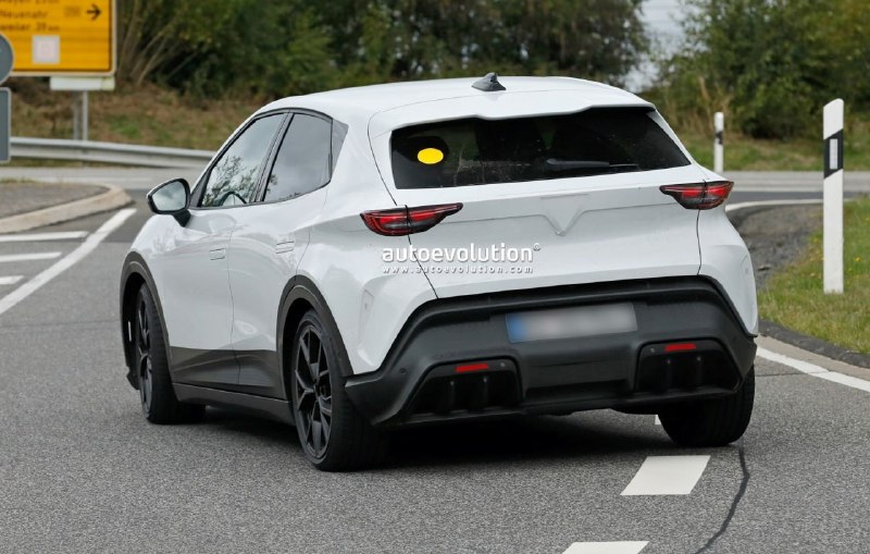 В Германии проходят финальные тесты CUPRA Raval 3