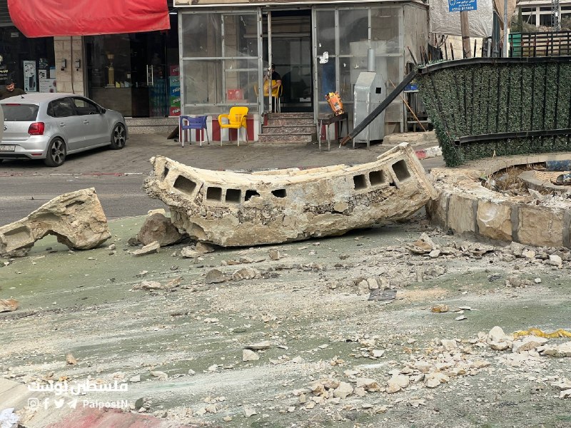 תמונות| חלק מההרס של דחפור הכיבוש, בעקבות הריסת אנדרטאות המסמלות את הקדושים בכיכר הכפרים עזמוט, סאלם ודיר א…