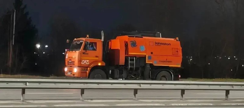 אנדריי נקרושייב: "גיאורגי יורייביץ' היקר, ערב טוב! אני מדווח על תחזוקת רשת הכבישים של העיר: במשמרת היום של…
