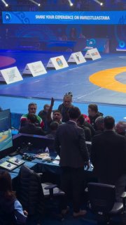 הכעס של המורה מחאה עזה של ראש פדרציית ההיאבקות האיראנית בפני שופטי משחק סאבורי