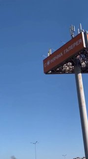 לפחות 5 הרוגים וכמעט 100 פצועים לאחר פגיעת רוסיה בקניון "גלריית השמש" בקריביי ריה, אוקראינה. המל"ט השני מסו…