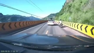На 10 август силно земетресение удари западна Колумбия, убивайки най-малко 20 души и причинявайки масово унищожение.