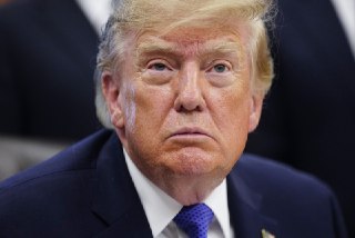 Трамп поддержал идею смягчения санкций против России в обмен на политзаключенных — The AtlanticПрезидент США Дональд Трамп позитивно отнесся к идее постепенного смягчения санкций против России после каждого освобождения Москвой политзаключенных. Об этом ра
