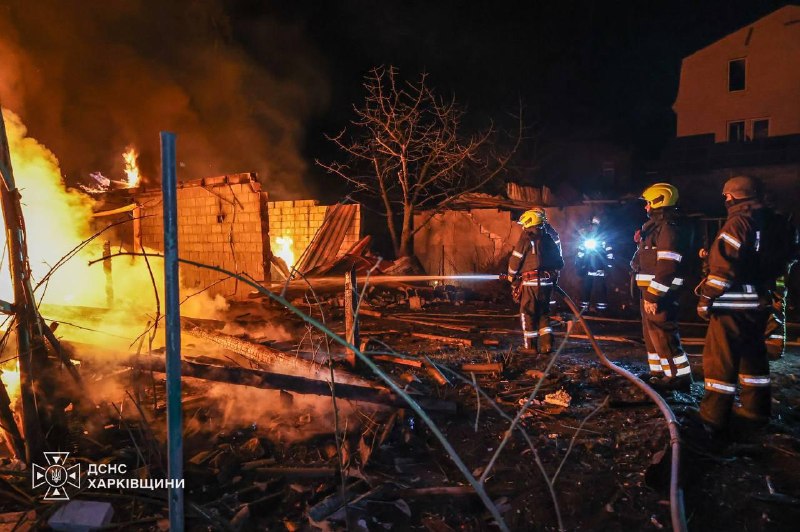 חמישה בני אדם נפצעו בתקיפה של כטב"מ בחרקוב כתוצאה מהתקיפה הלילית נפגעו כתריסר בתים פרטיים, מבני חוץ ורכב, כ…