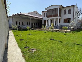 Продаётся дом на 15 сотках в Яккасарайском районе. 8 роддом. Авторитет