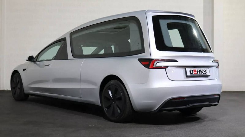 Идеальная машина для проводов экологов в последний путь найдена: Tesla Model 3 превратили в катафалк 2