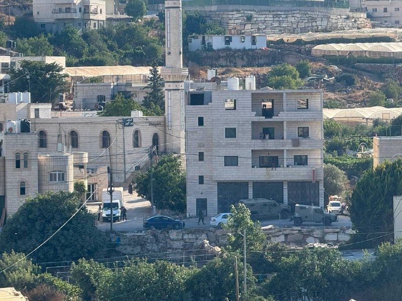 דחוף: כוחות הכיבוש מסתערים על הכפר שייח' אל-ערוב מצפון לחברון ועל הכפר ג'יביה מצפון-מערב לרמאללה.