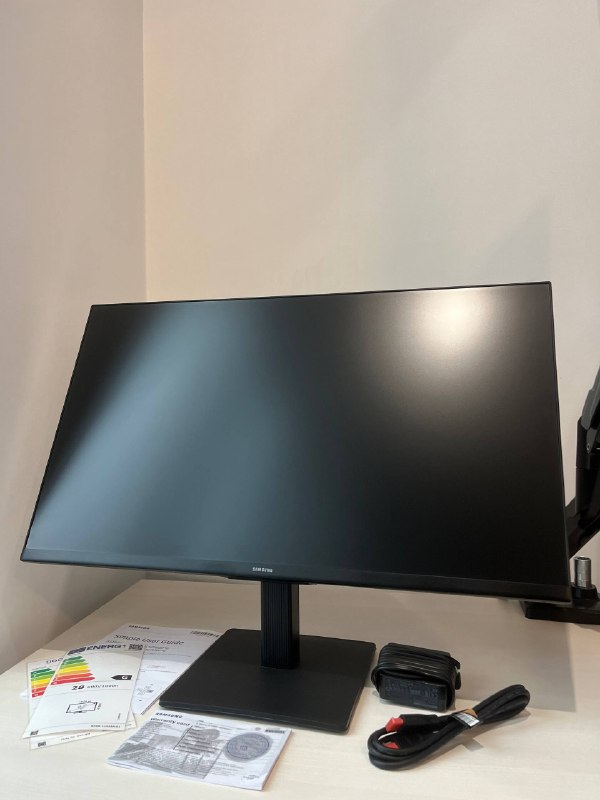 Продам Монитор Samsung Essential S3