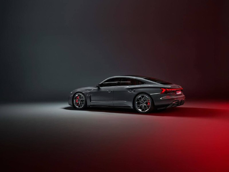 Audi представили новую RS e-tron GT — самый мощный серийный  автомобиль в истории бренда 3