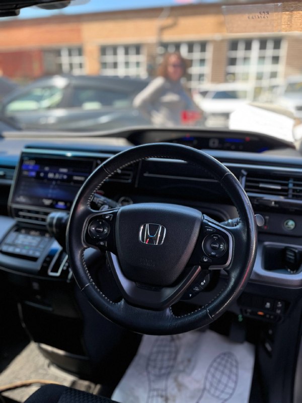 Honda Stepwgn 2018 фото 3