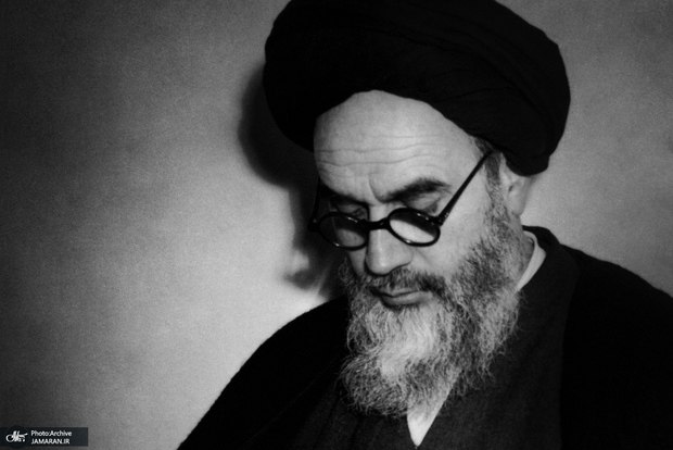 جماران: 🔰 آشنایی حاج قاسم با امام چگونه رقم خورد؟✳️ تا روزی که حاج قاسم به مشهد رفت، هیچ شناختی از امام نداشت. اصلا نمی دانست کج