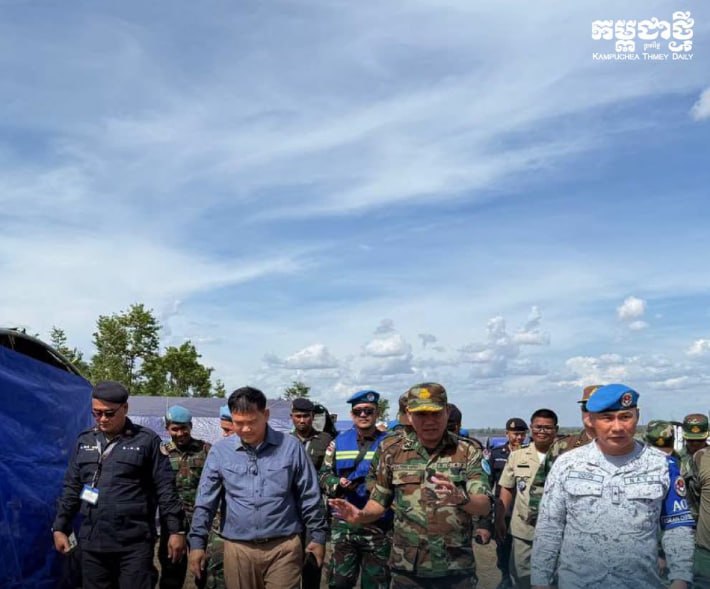 东南亚华人大事件：国防部借东盟观察团到访重申边境立场 柬埔寨国防部在东盟观察员小组访问配图