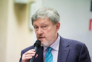 «Яблоко» обжалует решение Верховного суда, заявил Григорий ЯвлинскийОснователь «Яблока» отметил, что партия шла на выборы с лозунгом «За мир и свободу», и решение о ее снятии говорит о важности такой программы «гораздо больше, чем любые официальные результ