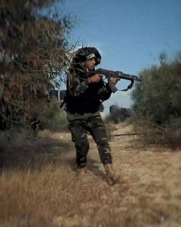 הוא נחטף לפני שנים במצרים יחד עם 3 אחרים. גדודי קסאם מפרסמים סצנות של ההרוג חוסיין אל-באדה ותמונות שלו עם מ…