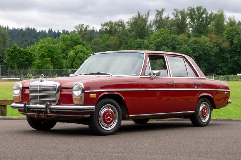 В мире классических автомобилей появился интересный экземпляр - Mercedes-Benz 22