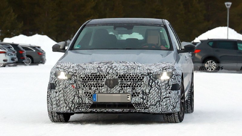 Mercedes-Benz рассказал о своих планах до конца 2027 года 4