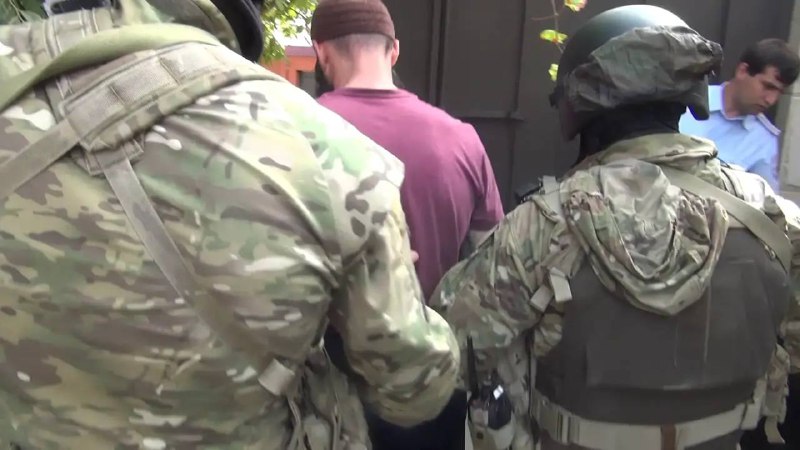 УФСБ России по Республике Дагестан пресечена противоправная деятельность лица, причастного к деятельности запрещенной экстремисткой организации. фото