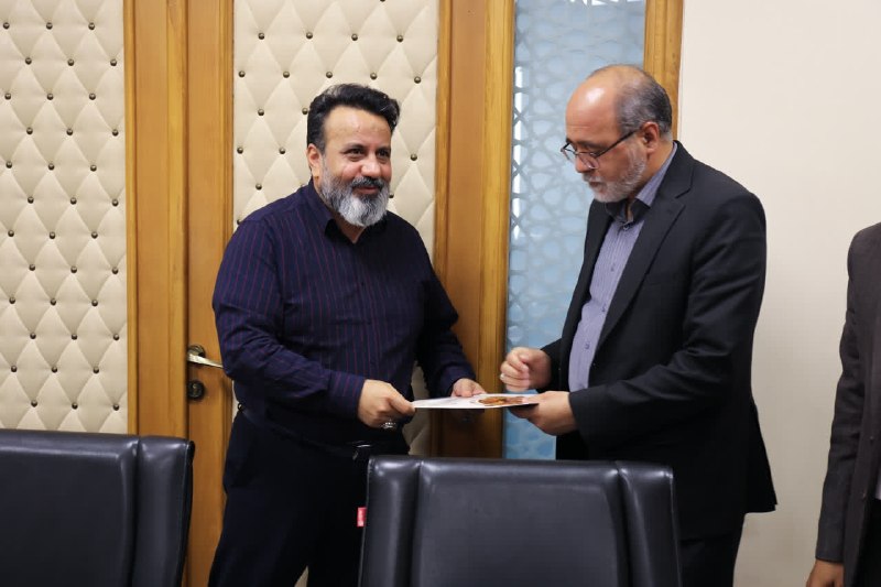 فرهنگشهر (سازمان فرهنگی شهرداری مشهد): 📸 برگزاری نشست روسای کارگروههای هشتگانه نشان مشهدالرضا علیهالسلام (٢)🔹نشست رؤسای کارگروههای هشتگانه نشان مشهدالرضا(