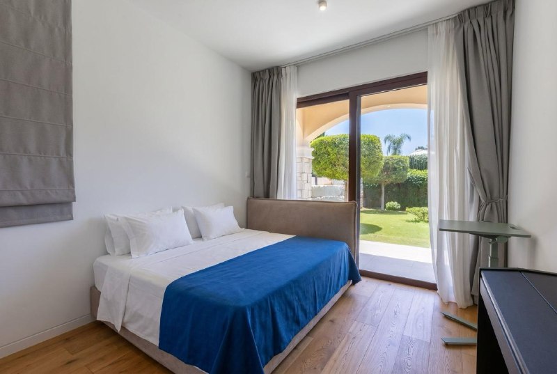 3-bed ground-floor residence with pool in Aphrodite Hills photo 4