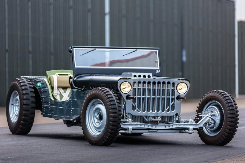 Армейский Willys 1942 года, стилизованный под воен...