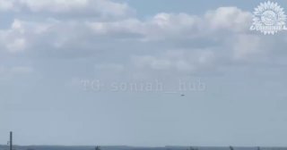 Местните канали в окупирания Крим съобщават за безпилотна дейност, експлозии и стрелба на няколко места.