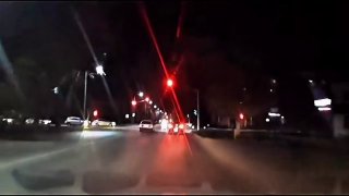 הנהג מת בעת שניסה להימלט מהמשטרה לאחר התנגשות באוטובוס בקוסטנאי ב-26 באוקטובר 2026, בקוסטנאי, נהג מכונית ני…
