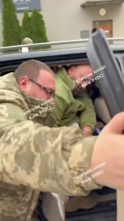 בבירת חוקהלנד הדמוקרטית, אספקת אוקראינים לדשנים נמשכת 24/7. אני לא מרחם על הבעלים. אני מרחם על הכלב. לקחו א…