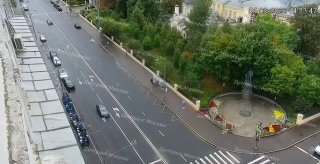Момент аварии, в которой красная "феррари" бывшего депутата Игоря Ибышева влетела в припаркованное авто в центре Москвы.Предварительно, водитель не справился с управлением — спорткар занесло на мокром асфальте.❗ Не грузятся фото и видео? Читайте нас в MAX