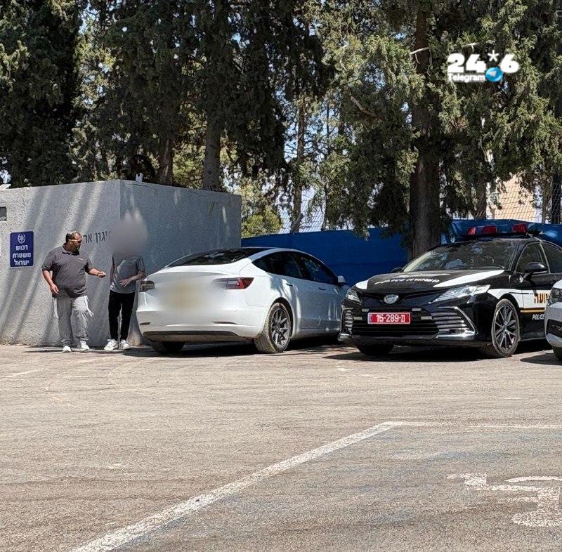 🇮🇱 נהג טסלה בן 36 ממגדל העמק נחקר בחשד שנהג כשכיסא הנהג מוטה לאחור ולכאורה ללא שליטה בהגה. החקירה נפתחה ב…