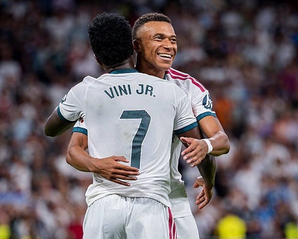 رئال مادرید | Real Madrid: بیشترین پاس گل به امباپه از زمان پیوستنش به تیم:🥇وینی ۱۳ پاس گل🥈گولر ۱۲ پاس گل🥉جود ۸ پاس گل@FCRealMadrid