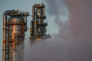 Россия ведет переговоры о поставках топлива с другими странамиМосква готова импортировать нефтепродукты, если найдутся страны, готовые поставлять их по приемлемым ценам, заявил представитель Кремля Дмитрий Песков. С какими именно странами Россия вступила в