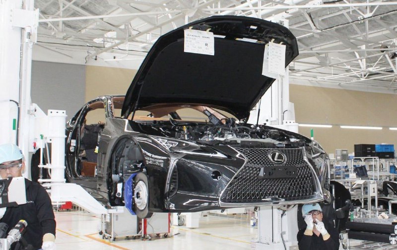 Lexus снимает с производства флагманское купе LC 3