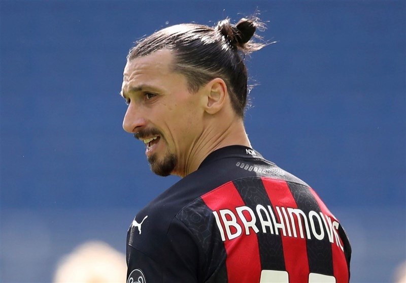 FUNNY SOCCER | فانی ساکر: 🤙🔻زلاتان : یروز معلم بهمون گفت سیگار 15 دقیقه از عمر آدم رو کم میکنه، منم بهش گفتم کلاس شما 45 دقیقه از عمر آدمو کم میکن